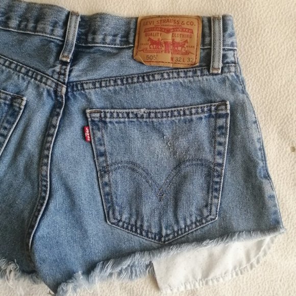 Levi's 505 Medium Wash High Waisted Distressed Denim Shorts - Picture 11 of 13